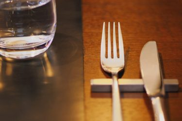 【洋食の基本マナー】ナプキンの使い方とテーブルマナー